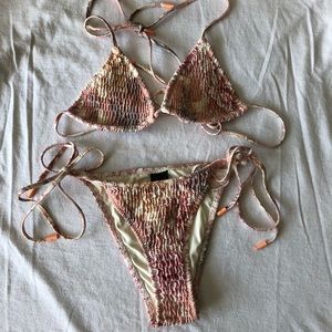 Triangl Vinca-Camellia